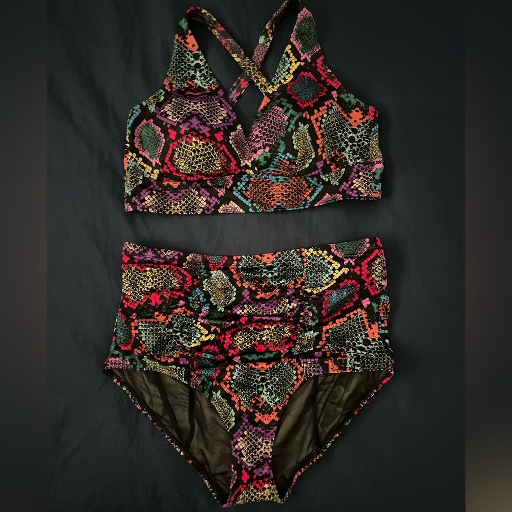 Torrid rare HTF Snake skin scale swimsuit bikini set size 1x/2x♥️